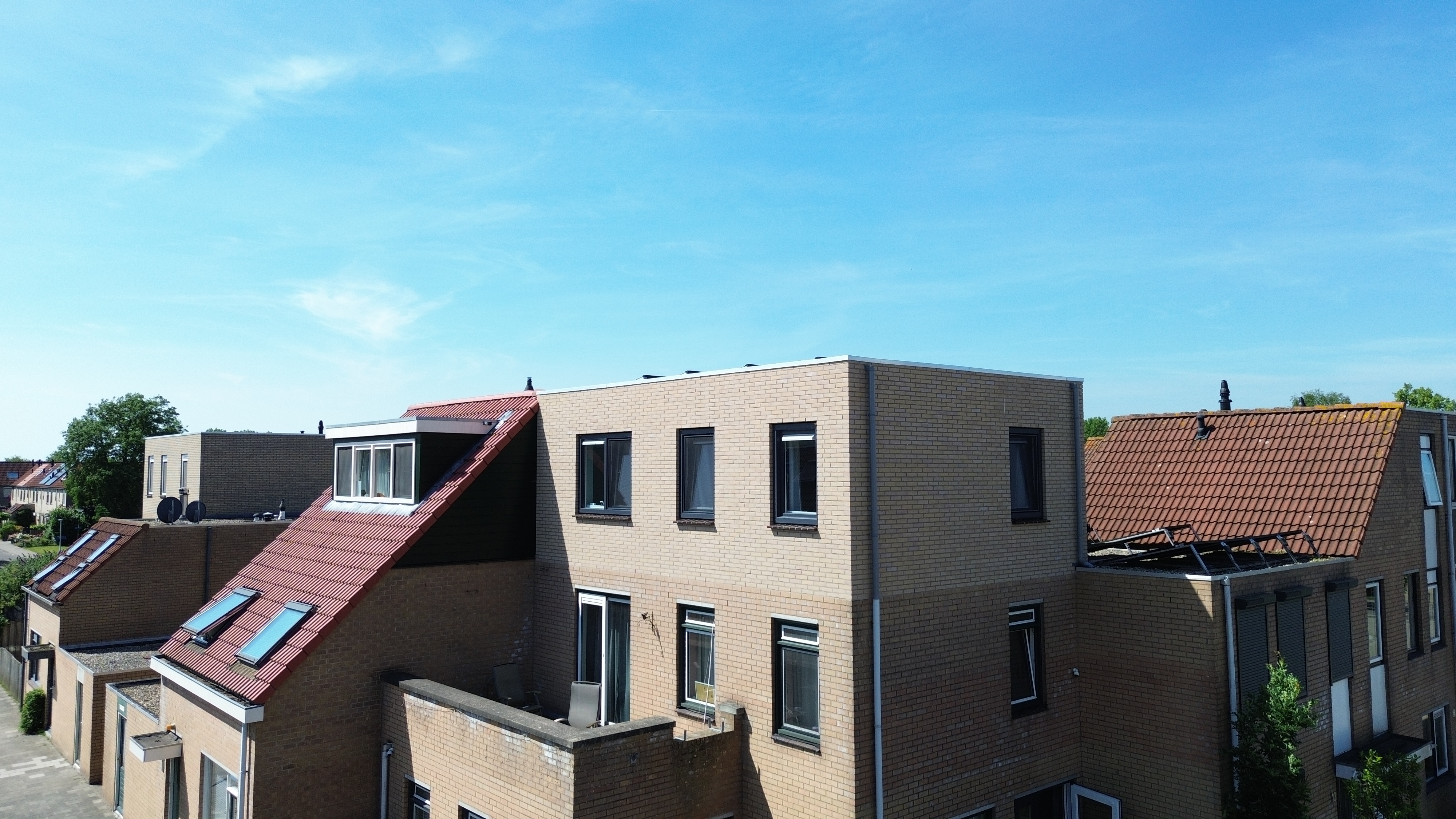 https://26474953.fs1.hubspotusercontent-eu1.net/hubfs/26474953/Prefab%20dakopbouw%20in%20Weesp%20met%20gevelstenen.jpg